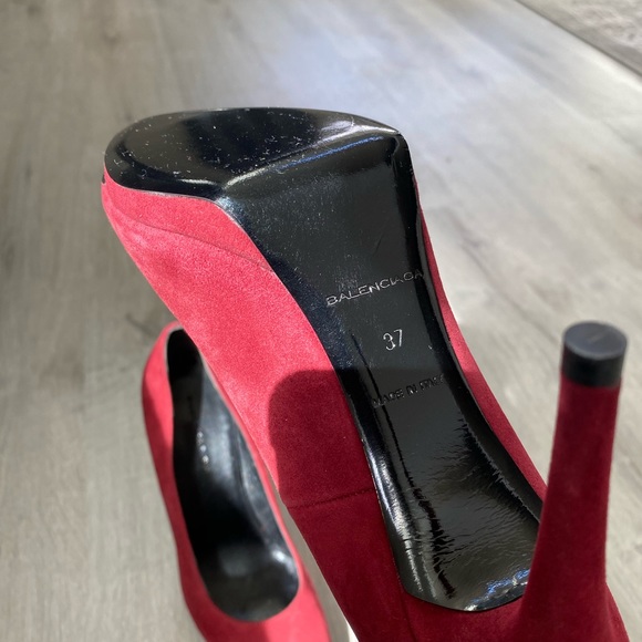 Balencia Rounded-Toe Heels - Picture 2 of 4